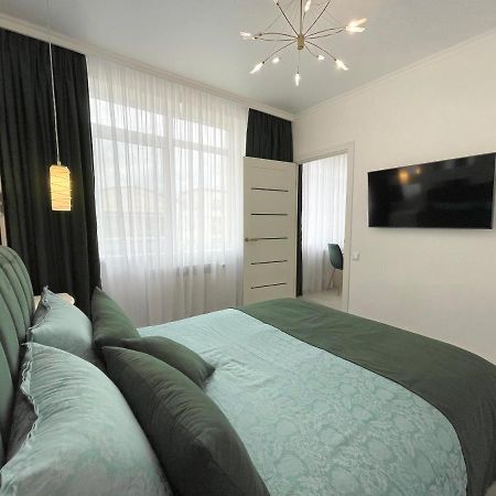 Luxury Emerald Apartments Ирпень Экстерьер фото