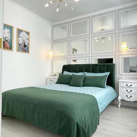 Luxury Emerald Apartments Ирпень Экстерьер фото