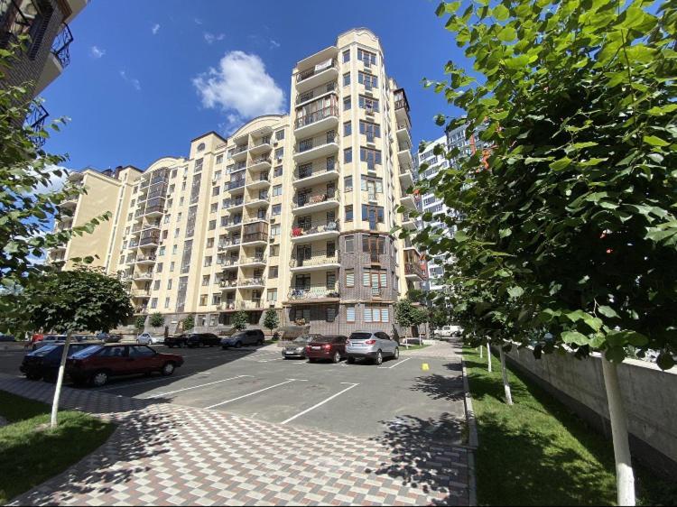 Luxury Emerald Apartments Ирпень Экстерьер фото