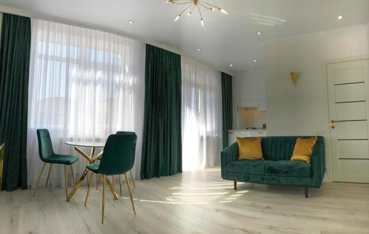 Luxury Emerald Apartments Ирпень Экстерьер фото