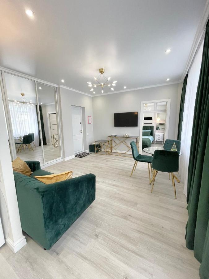 Luxury Emerald Apartments Ирпень Экстерьер фото