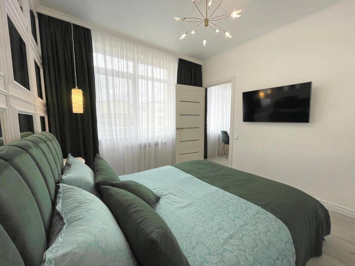 Luxury Emerald Apartments Ирпень Экстерьер фото