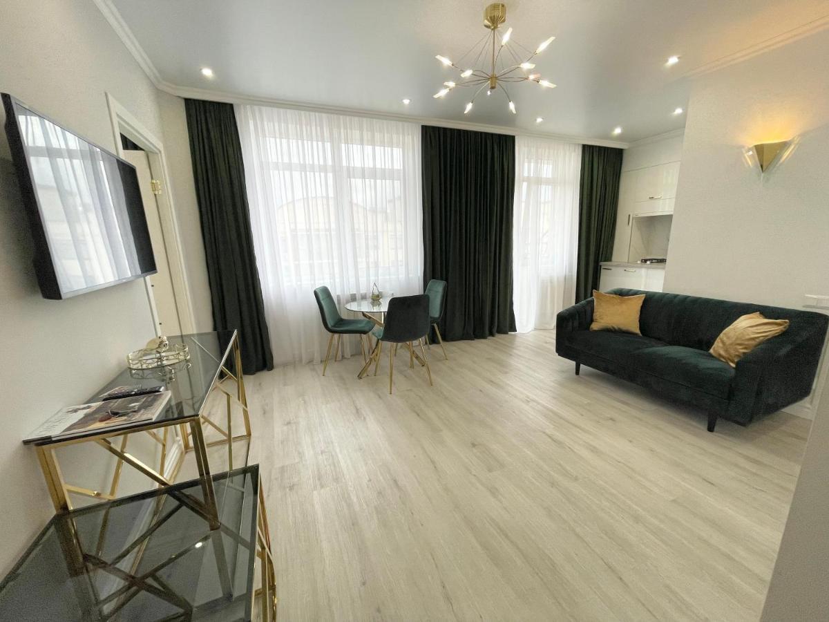 Luxury Emerald Apartments Ирпень Экстерьер фото