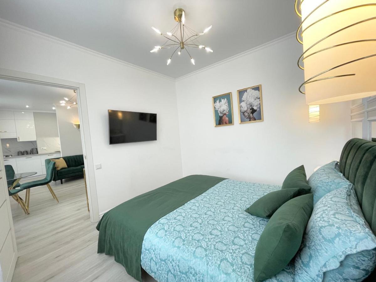 Luxury Emerald Apartments Ирпень Экстерьер фото