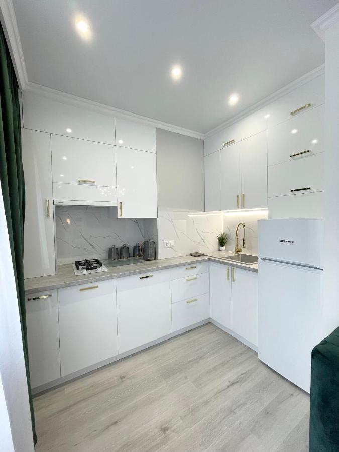Luxury Emerald Apartments Ирпень Экстерьер фото